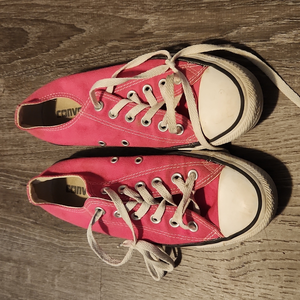 Pink converse